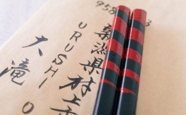 Palillos chinos con lacado Kibori Tsuishu de Murakami.