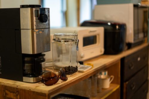 Kame House: Cafetera, tostadora, nevera; todo lo que necesitas al preparar una comida