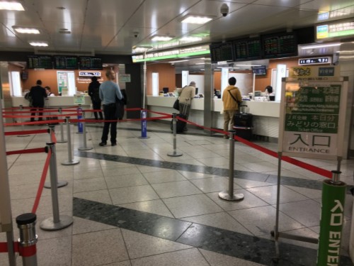 Acheter son billet de Shinkansen pour la ville de Murakami, Niigata, Japon.