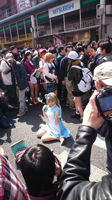 Osaka Cosplay Street Festival et ses cosplayers dans les rues d'Osaka au Japon