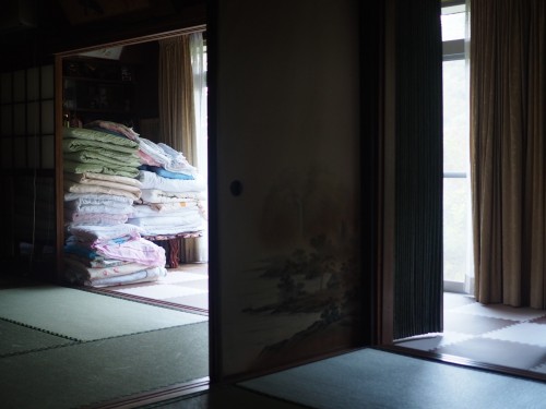 La ferme à Kofuji, sur l'ile de Kysuhu dans la préfecture d'Oita au Japon avec les futons