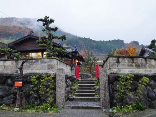L'entrée de la minshuku Omeguri-an à Seiyo.