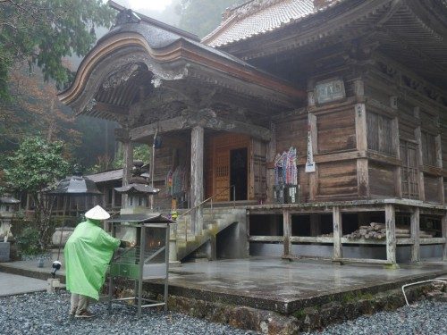 Pèlerin ohenrosan au temple Meiseki.