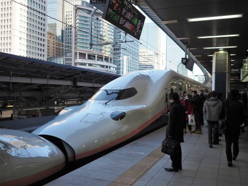 Le Joetsu Shinkansen à Tokyo.