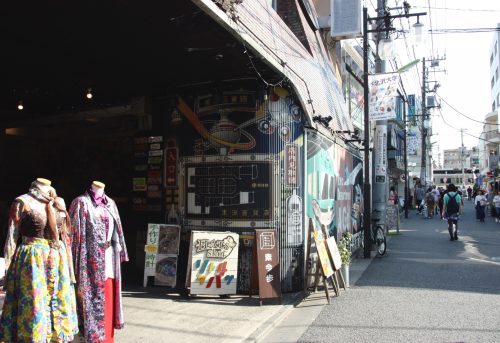 Entrée de la friperie Ocean blvd à Shimokitazawa, Tokyo, Japon
