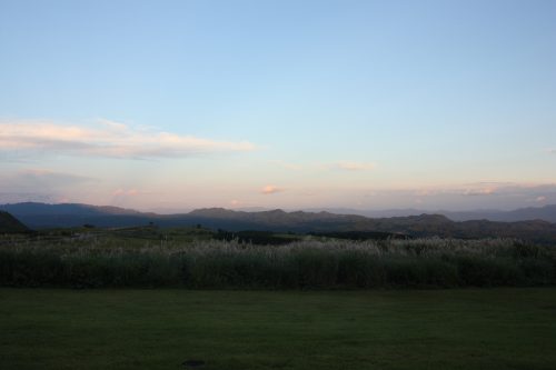 Coucher de soleil sur le parc Aso-Kuju, préfecture d'Oita, Kyushu, Japon