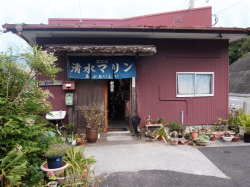 Façade du minshuku Shimizu Marine Inn à Kamae, Oita, Kyushu