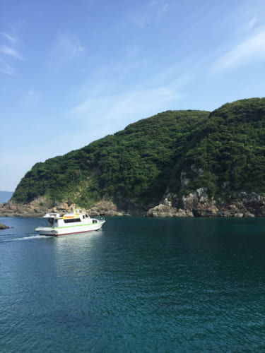 Bateau reliant Fukashima et Yakatajima