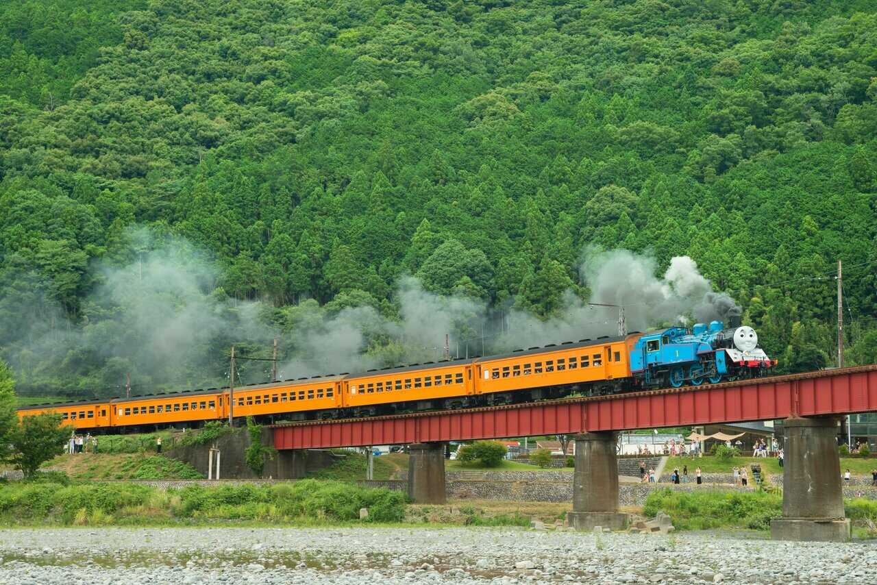 Shizuoka Oigawa Railway in Japan, ride with Thomas the train over the beautiful landscape!