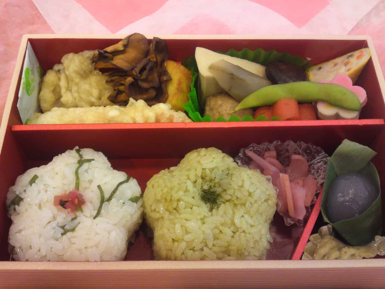 Ekiben is the abbreviation of Eki (station) and Bento (packed lunch), kakegawa