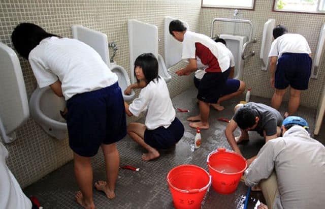 SHOOL-TOILETS-CLEANING