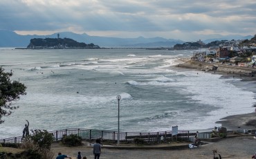 Beach view in Kamakura: Inamuragasaki