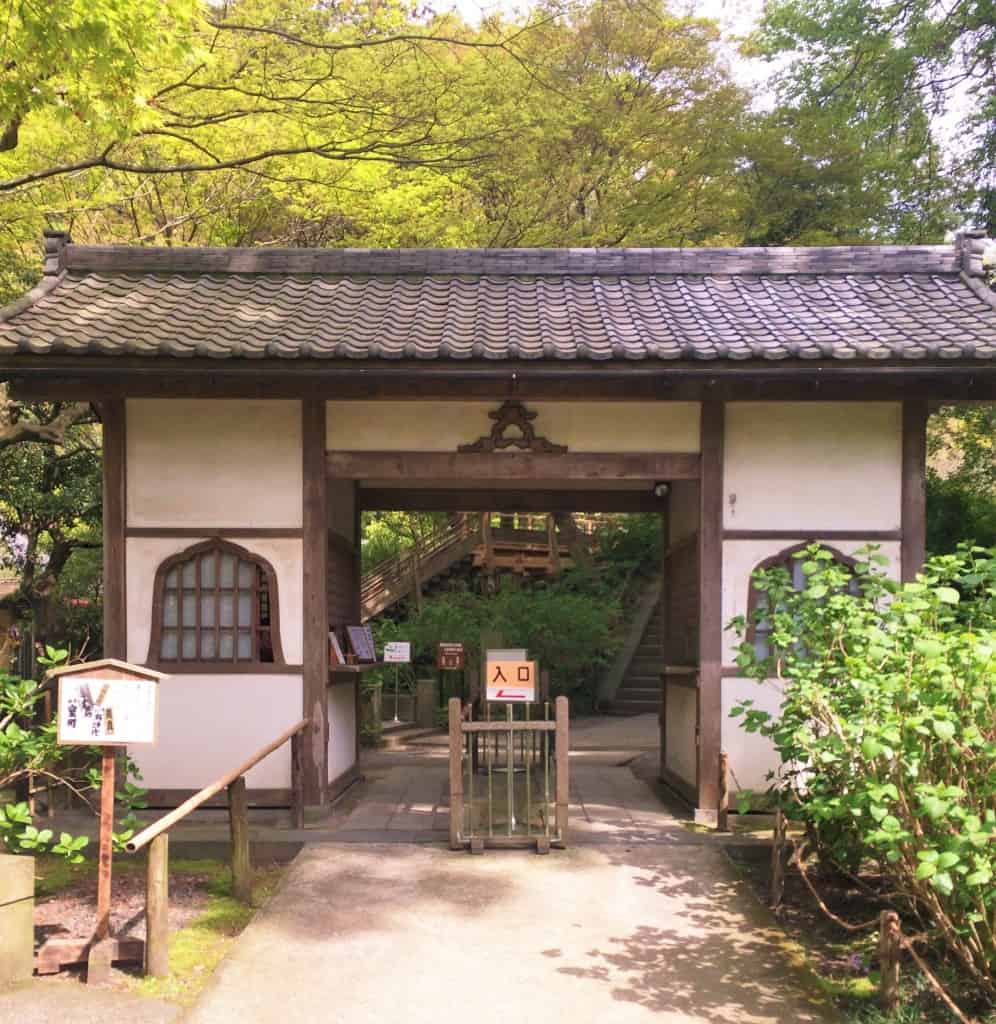 entrance to Meigetsu-in temple, Kamakura
