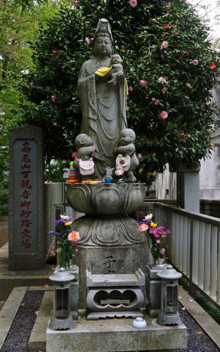 Beautiful Kannon in Mt. Takao