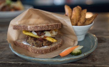 Vegi-burger in Beach Muffin in Zushi.