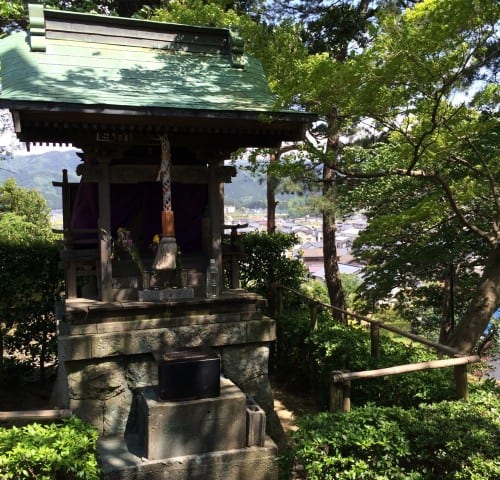 A small shrine in the Maruoka castle park