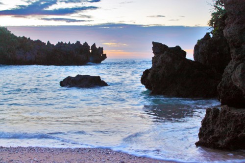 Exploration of Okinawa can not be done without going to Kouri Island, well-known place for its unusual phenomena - cliffs that resemble a heart.