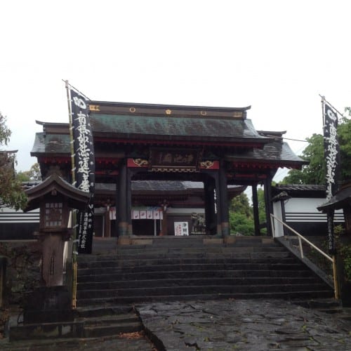 A colourful main gate of honmyoji temple , Kumamoto