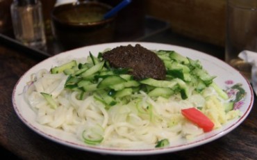 A wonderful plate of Jajamen ready to be devoured!