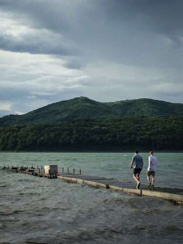 Strolling in Lake Yamanaka is relaxing!