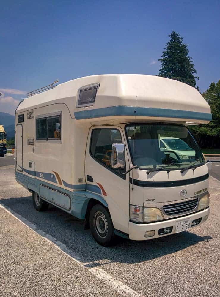 Road trip Japan in a camping car with Camp-in-car