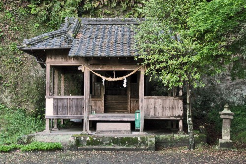 Beautiful in its construction and the use of natural wood stands there firmly bearing only minimal traces of time that has passed.