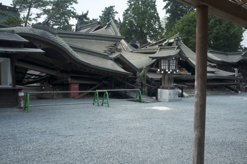Aso shrine, still quite crippled by the influence of the earthquake. 