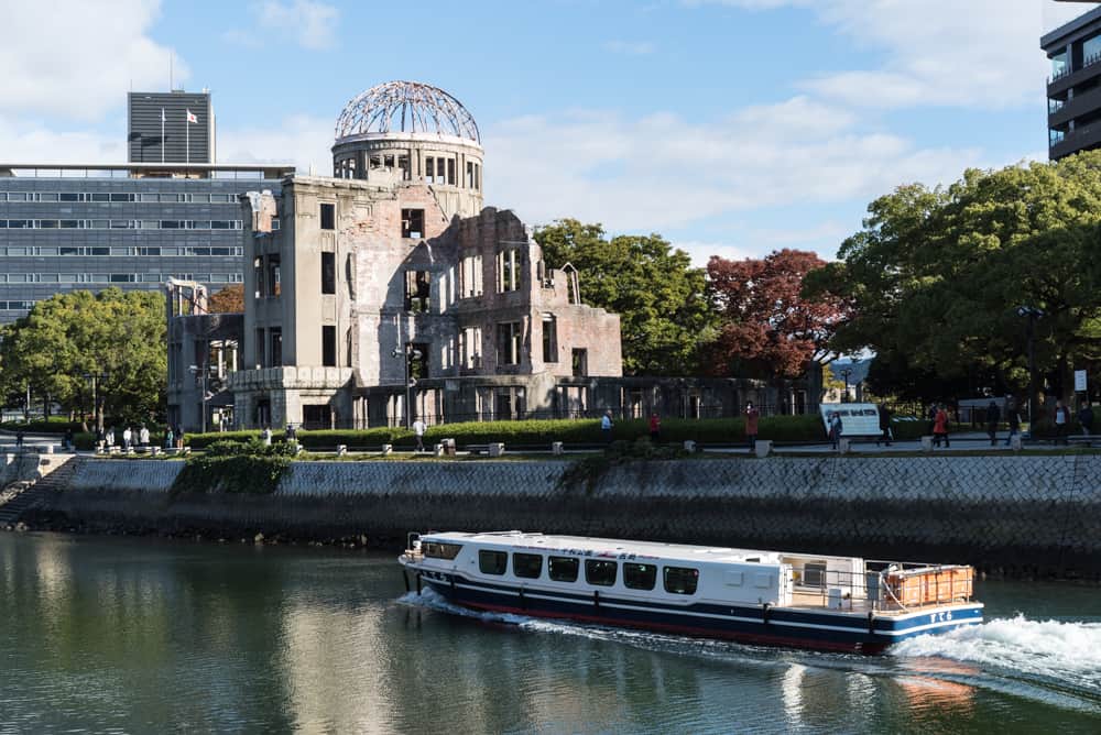 Travel from Hiroshima to Miyajima on a budget