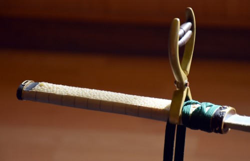 A hilt being made with skin from stingray and silk rope at bizen osafune