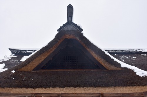 meguro residence, The front roof window functions as a chimney