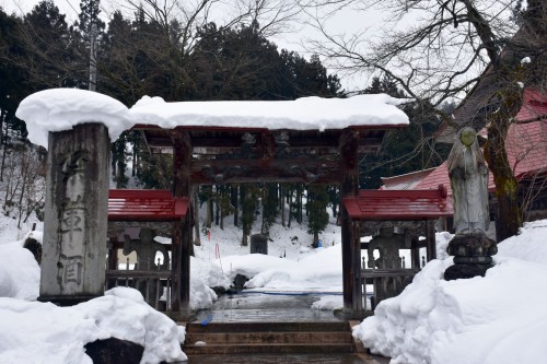 The gate to Saifukuji Temple in mid-winter in Uonuma city, Niigata prefecture