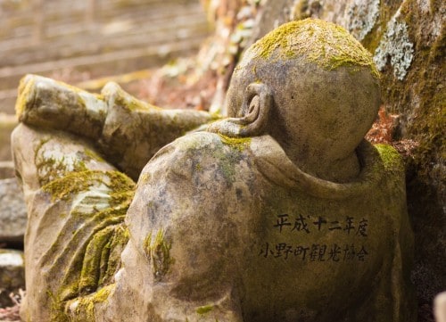 Todosan Manpukuji temple is famous for Showa Rakan, made me feel overwhelmed by the variety, and beauty of the statues strewn across the mountainside.