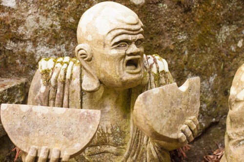 Todosan Manpukuji temple is famous for Showa Rakan, made me feel overwhelmed by the variety, and beauty of the statues strewn across the mountainside.