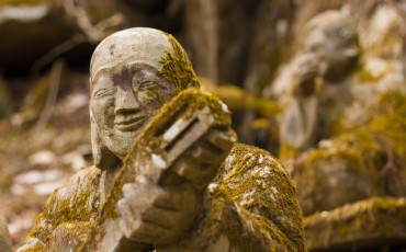 Todosan Manpukuji temple is famous for Showa Rakan, made me feel overwhelmed by the variety, and beauty of the statues strewn across the mountainside.