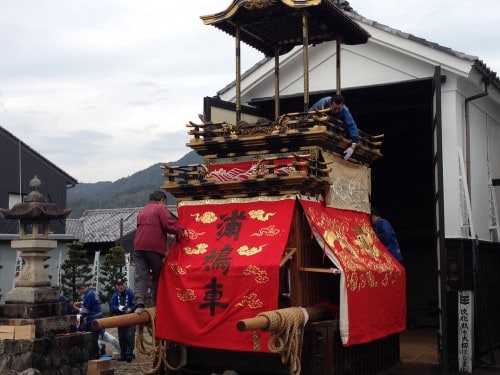 Dashi , a small shrine which we can often see in the festival