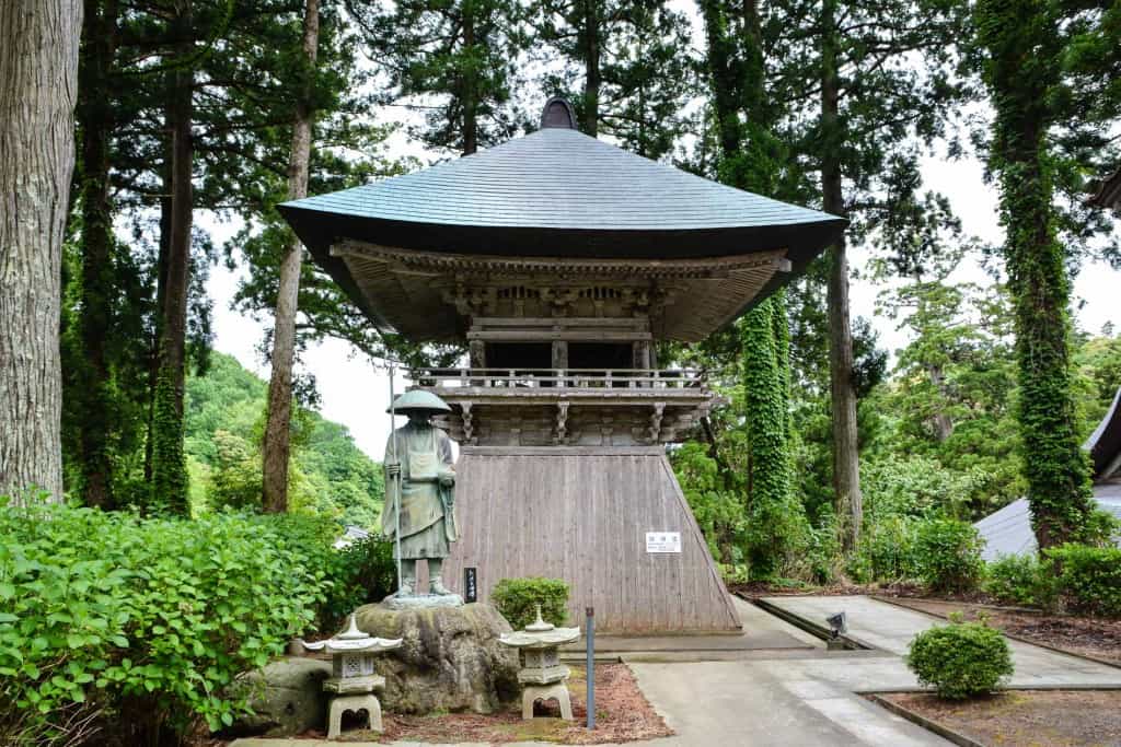 Rengebuji temple（蓮華峰寺) was founded by Kukai (Kobo Taishi, who is a founder of Shingon Buddhism) around 806. 