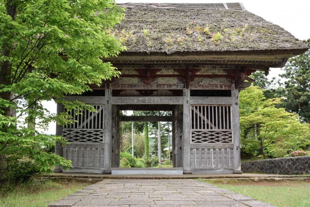 Myosenji temple (妙宣寺), built by a disciple of the Buddhist monk Nirichen, is located near the towns of Mano and Sawata, the former cultural and political capital of Sado Island.