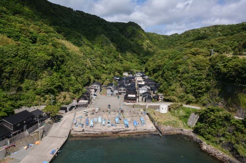 there is a stunning viewpoint of the Chojagabashi bridge where you can appreciate the beauty of the Ogi coast on Sado island, Niigata, Japan.