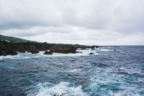 Senkakuwan Bay on Sado island offers a wild landscape of rocks eroded by the sea. 