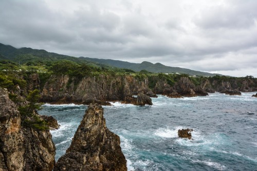 Senkakuwan Bay on Sado island offers a wild landscape of rocks eroded by the sea. 