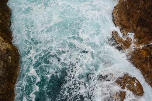 Senkakuwan Bay on Sado island offers a wild landscape of rocks eroded by the sea. 