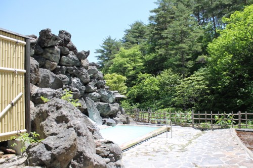 Tamago-yu is a ryokan and spa which sits in the resort town of Takayu Onsen. Easily accessible by bus from JR Fukushima Station, this ryokan (Japanese inn) is famous for it's open-air hot springs (onsen) submerged in the mountains.
