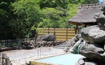 Tamago-yu is a ryokan and spa which sits in the resort town of Takayu Onsen. Easily accessible by bus from JR Fukushima Station, this ryokan (Japanese inn) is famous for it's open-air hot springs (onsen) submerged in the mountains.