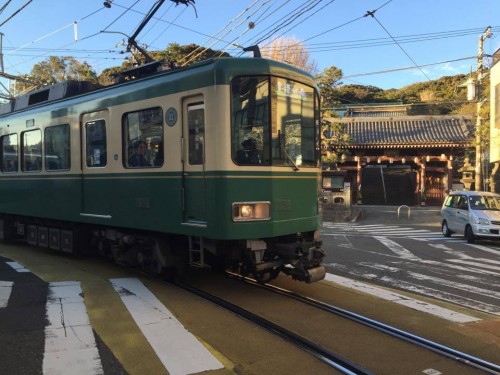 Enoden is running between Kamakura and Enoshima.