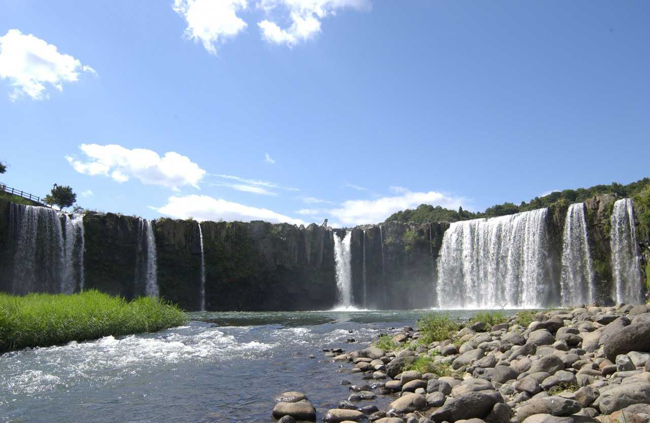 Discover the Archetypal Japanese Landscape and Majestic Waterfall in Oita