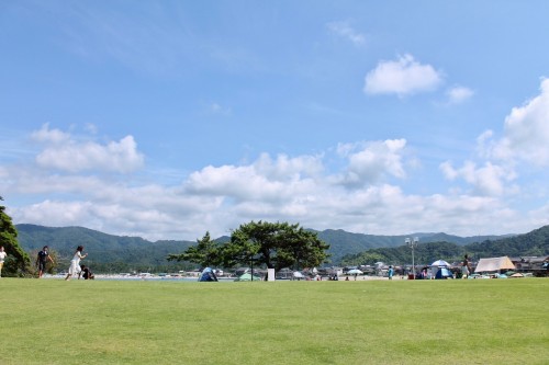 Just Before the Meeting Point: Shiroyama Park, Fukui prefecture
