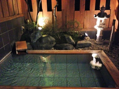 Kashiwaya Ryokan is a ryokan located in Shima onsen, gunma prefecture, Japan.