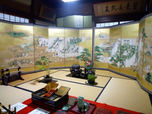 Kokonoe-en's folding screen collection on display.