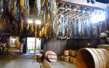 Murakami salmon air-drying.