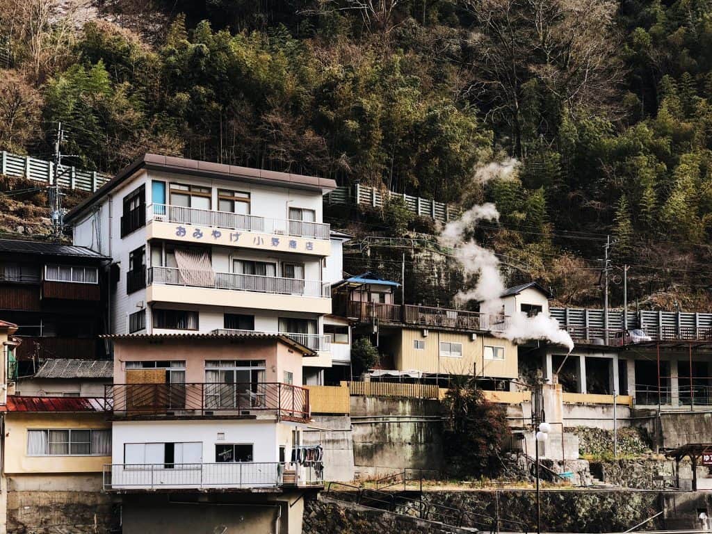 Tsuetate onsen and its village dwellings with sulfur vapor